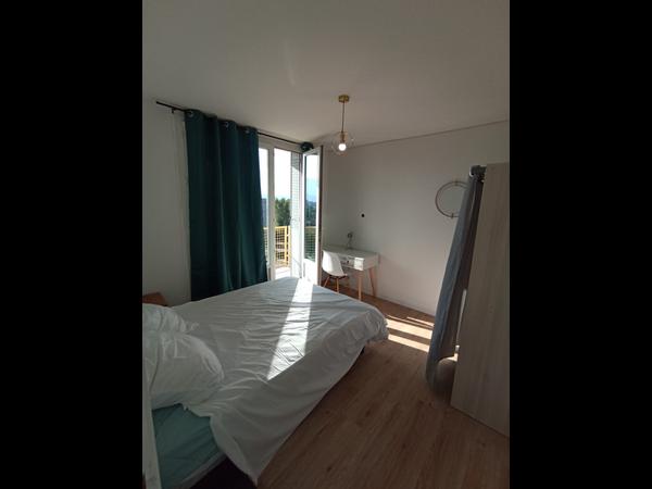 Colocation / Appartement 4 pièces de 65 m², Fontaine / Photo 2