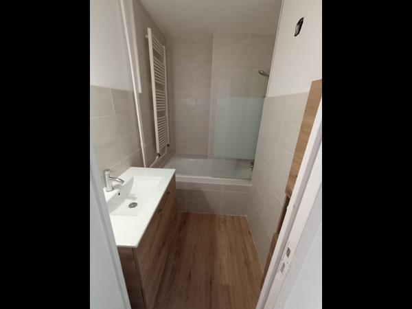 Colocation / Appartement 4 pièces de 65 m², Fontaine / Photo 10