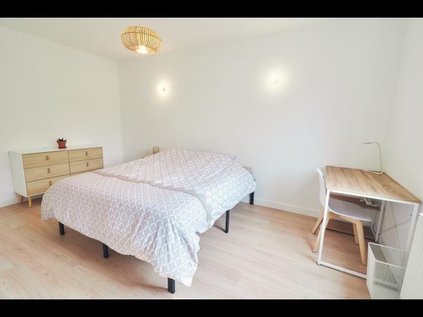 Colocation / Appartement 6 pièces de 117 m², Bourg-lès-Valence, Avenue Marc Urtin / Photo 2