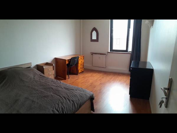 Colocation / Appartement 4 pièces de 108 m², Roubaix, Rue De La Communauté Urbaine / Photo 2