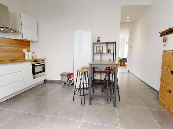 Flatsharing / 6-bedroom flat · 120 m², Saint-Étienne, Rue Pierre Et Marie Curie / Photo 2