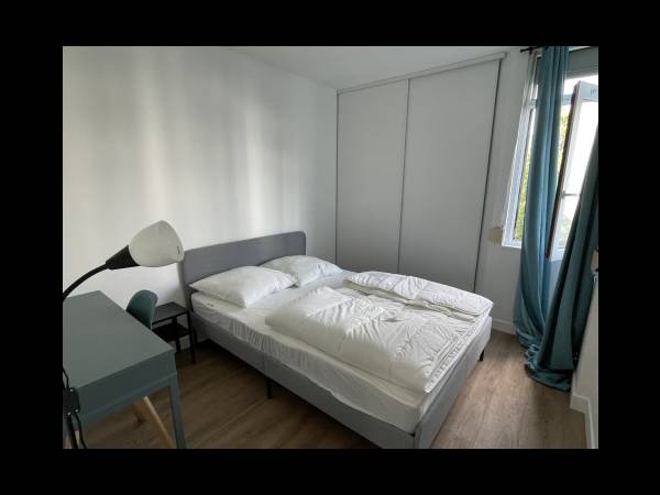 Colocation / Appartement 1 pièce de 98 m², Guyancourt, 6 Place de l'Égalité / Photo 2