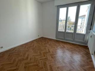 Location / Appartement 3 pièces de 66 m², Gray
