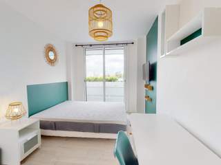 Spolubydlení / 6 rooms apartment · 76 m², Bron, Rue du Parc
