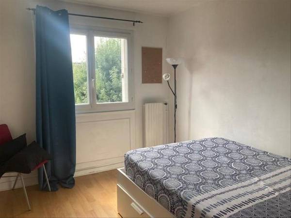 Colocation / Appartement 3 pièces de 82 m², Vitry-sur-Seine, Allée de la Croix du Mont / Photo 2
