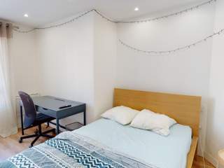 Colocation / Appartement 5 pièces de 84 m², Toulon, . Rue des Remparts