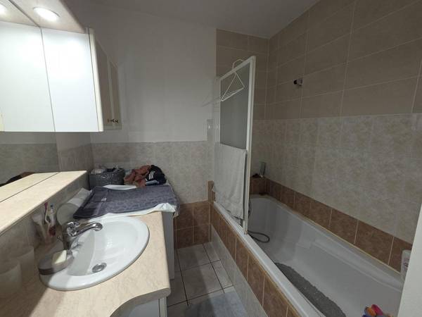 Location / Appartement 3 pièces de 71 m², Le Creusot, Résidence de la Couronne Route de Montcenis / Photo 15