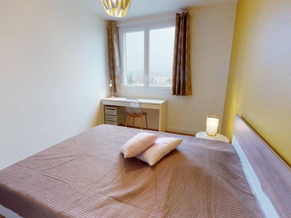 Colocation / Appartement 4 pièces de 68 m², Saint-Martin-d'Hères, Avenue Pierre Semard / Photo 2