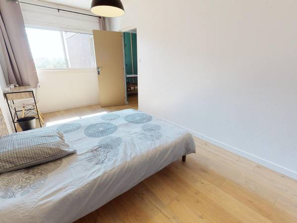 Colocation / Appartement 5 pièces de 89 m², Vénissieux, Avenue Maurice Thorez / Photo 2