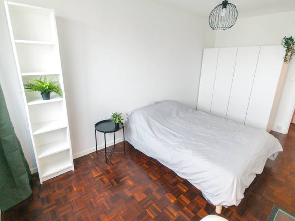 Colocation / Appartement 6 pièces de 89 m², Bagnolet / Photo 2