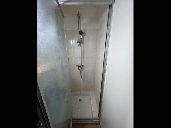 Location / Studio de 14 m², Paris, Rue Viollet-Le-Duc / Photo 2