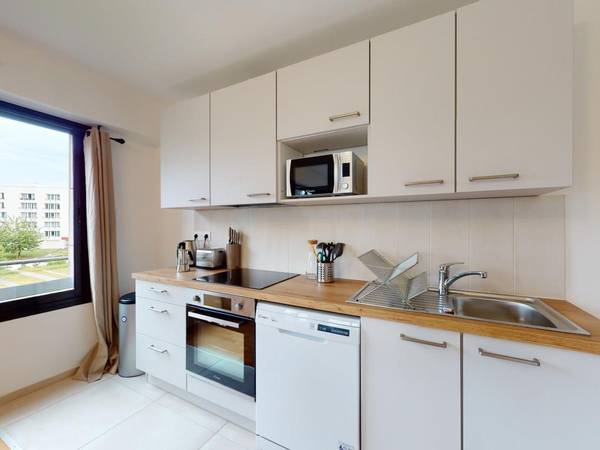 Colocation / Appartement 6 pièces de 108 m², Guyancourt, 21 Avenue du Centre / Photo 2