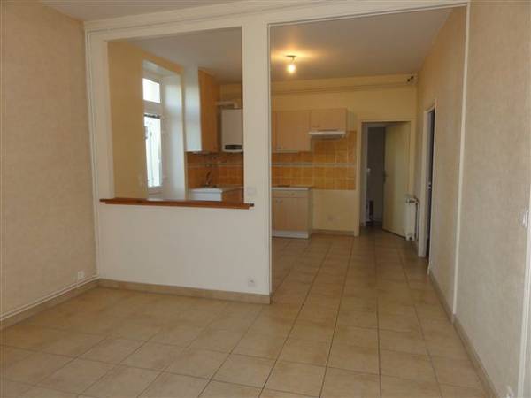 Location / Appartement 3 pièces de 57 m², Le Creusot, Rue de Creot / Photo 2