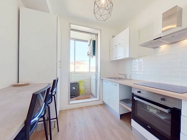 Colocation / Appartement 3 pièces de 53 m², Marseille, Place du Docteur Leon Imbert / Photo 2