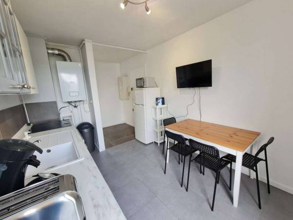 Colocation / Appartement 7 pièces de 78 m², Saint-Martin-d'Hères, Rue Tristan Corbière / Photo 2