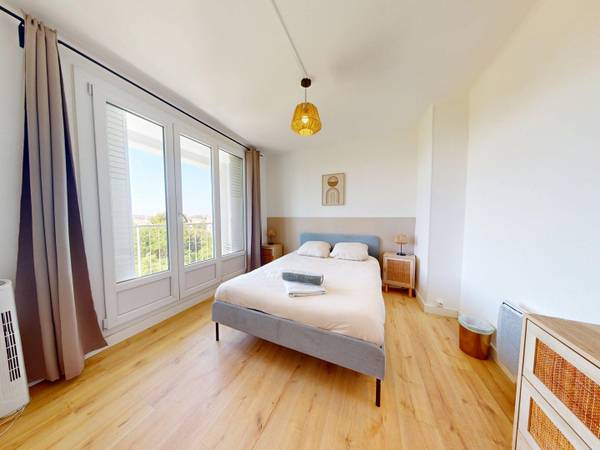Colocation / Appartement 5 pièces de 85 m², Marseille, Boulevard de Roux Prolongé / Photo 2