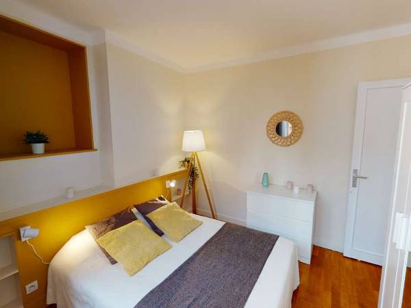 Colocation / Appartement 8 pièces de 113 m², Paris, Avenue de Versailles / Photo 2