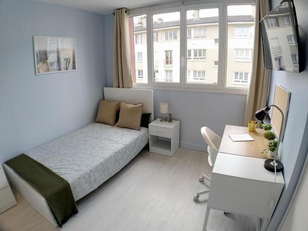 Colocation / Appartement 6 pièces de 87 m², Franconville, Rue du Centre / Photo 2