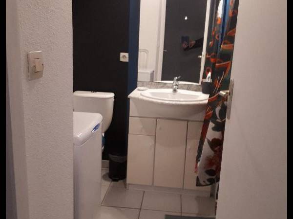 Rental / 1-bedroom house · 27 m², Talence, Rue Émile Combes / Photo 2