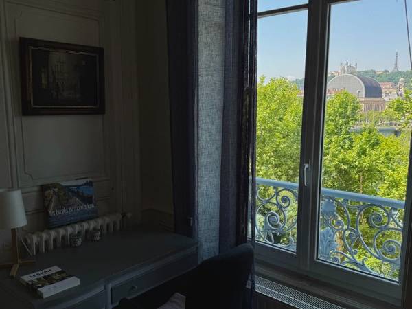 Chambre chez l'habitant / Appartement 6 pièces de 280 m², Lyon, Quai du Général Sarrail / Photo 2