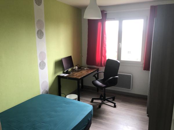 Colocation / Appartement 5 pièces de 75 m², Bron, Rue Collomb / Photo 2