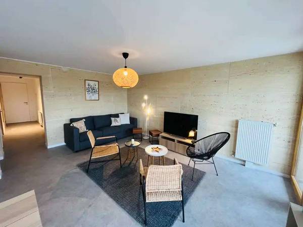 Colocation / Appartement 6 pièces de 106 m², Caluire-et-Cuire, Place Victor Basch / Photo 2