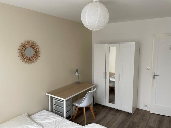 Colocation / Appartement 6 pièces de 97 m², Cergy, Rue des Châteaux Brûloirs / Photo 2