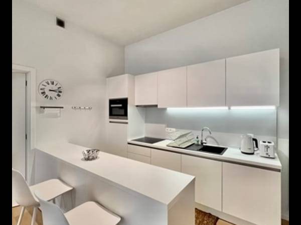 Colocation / Appartement 6 pièces de 121 m², Melun, Place Galliéni / Photo 2