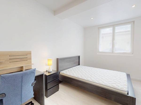 Colocation / Maison 5 pièces de 91 m², Angoulême, Rue de Lavalette / Photo 2