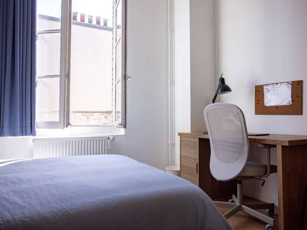 Coliving / Immeuble 10 pièces de 1600 m², Paris, Rue René Villermé / Photo 2