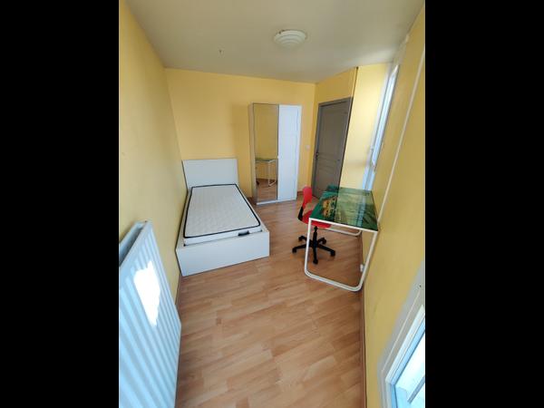 Colocation / Appartement 4 pièces de 89 m², Saint-Martin-d'Hères, Rue Edmond Rostand / Photo 12