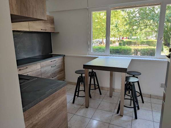 Colocation / Appartement 6 pièces de 111 m², Cenon, Rue Salvador Allende / Photo 2