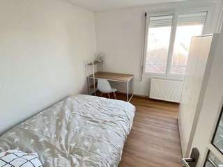 Colocation / 5 rooms apartment · 94 m², Troyes, Rue Raymond Poincare