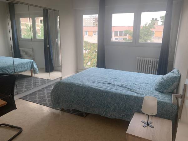 Colocation / Appartement 4 pièces de 85 m², Bourg-en-Bresse, Rue Henri Dunant / Photo 3