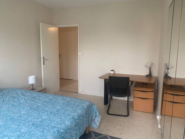 Colocation / Appartement 4 pièces de 85 m², Bourg-en-Bresse, Rue Henri Dunant / Photo 2
