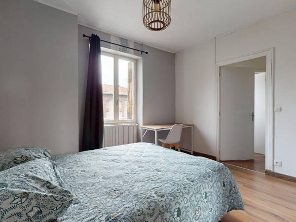 Colocation / Appartement 6 pièces de 110 m², Saint-Étienne, Rue de Treyve / Photo 2