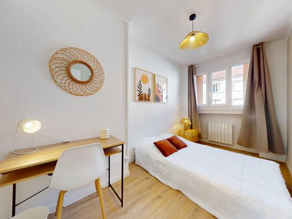 Colocation / Appartement 5 pièces de 77 m², Villeurbanne, Rue Charles Montaland / Photo 2