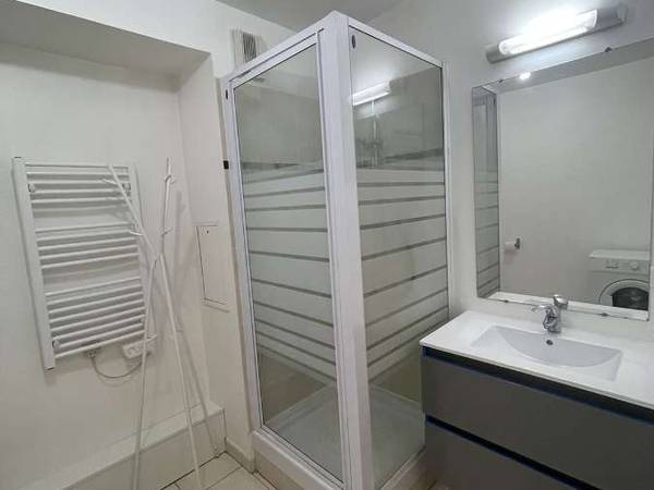 Rental / 1-bedroom flat · 27 m², Courbevoie, Rue Segoffin / Photo 2