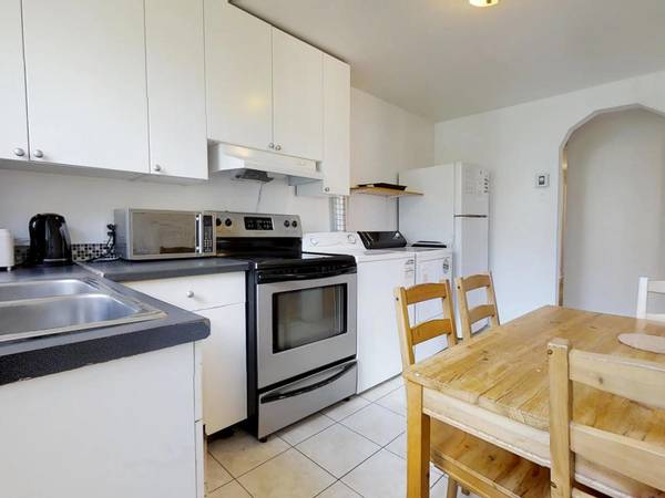 Colocation / Appartement 4 pièces de 80 m², Montréal / Photo 2