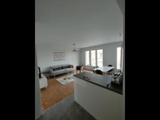 Room share / 5 rooms apartment · 82 m², Bron, Avenue Pierre Brossolette