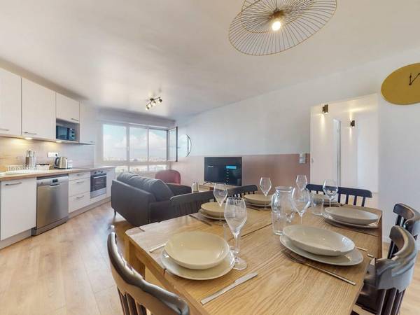 Colocation / Appartement 7 pièces de 132 m², Nanterre, 34 Rue Salvador Allende, / Photo 2