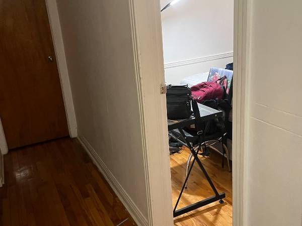 Colocation / Appartement 6 pièces de 115 m², Montréal, Rue Léon-Derome / Photo 2