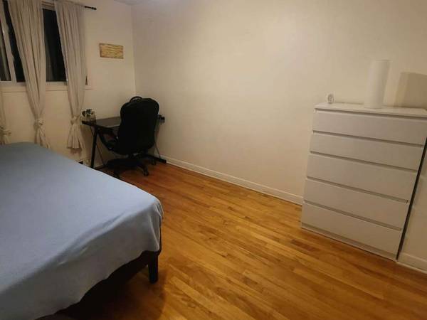Colocation / Maison 10 pièces de 1200 m², Montréal, Boulevard Gouin Est / Photo 2