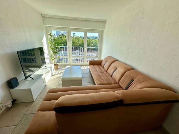 Colocation / Appartement 6 pièces de 96 m², Vénissieux, Avenue Jean Jaurès / Photo 2