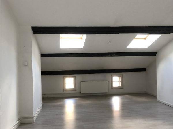 Location / Appartement 2 pièces de 65 m², Nancy, Rue Saint Nicolas / Photo 2