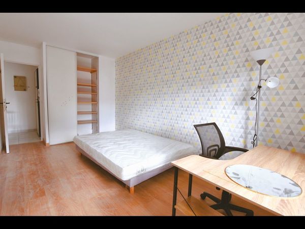 Colocation / Appartement 4 pièces de 80 m², Créteil, Square Jean Esquirol / Photo 2