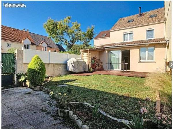 Colocation / Maison 10 pièces de 130 m², Guyancourt, Rue Claude Debussy / Photo 2