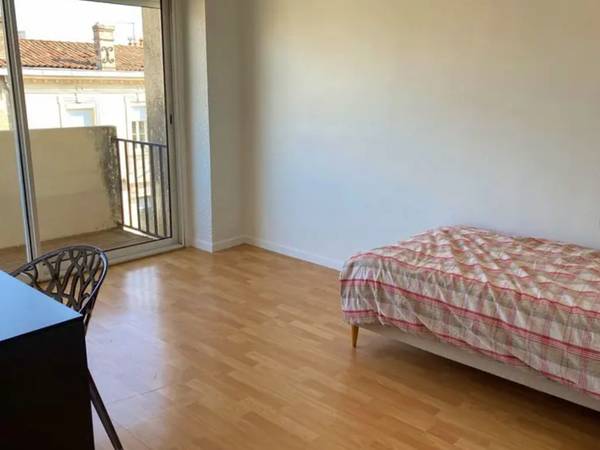 Colocation / Appartement 4 pièces de 77 m², Talence, Cours Gambetta / Photo 2