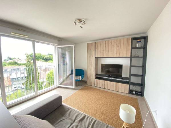 Location / Appartement 5 pièces de 76 m², Nantes, Boulevard Eugène Orieux / Photo 2