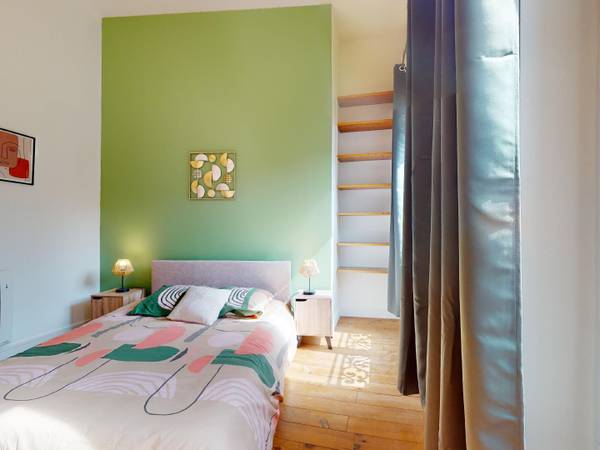 Colocation / Appartement 7 pièces de 135 m², Saint-Étienne, Rue Georges Teissier / Photo 2